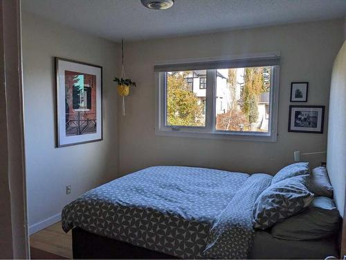 2223 Halifax Crescent Nw, Calgary, AB - Indoor Photo Showing Bedroom