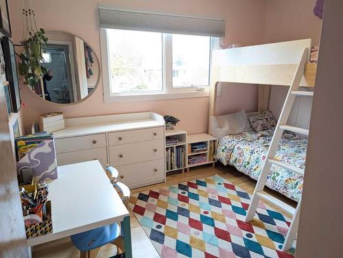 2223 Halifax Crescent Nw, Calgary, AB - Indoor Photo Showing Bedroom