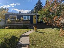 2223 Halifax Crescent NW Calgary, AB T2M 4E1