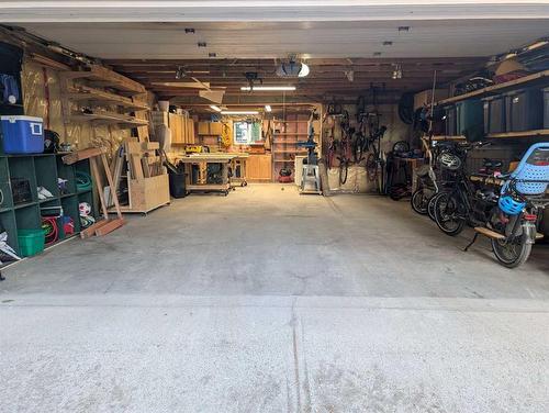 2223 Halifax Crescent Nw, Calgary, AB - Indoor Photo Showing Garage