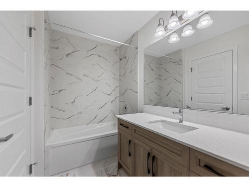 91 Cityline Heath Ne, Calgary, AB - Indoor Photo Showing Bathroom