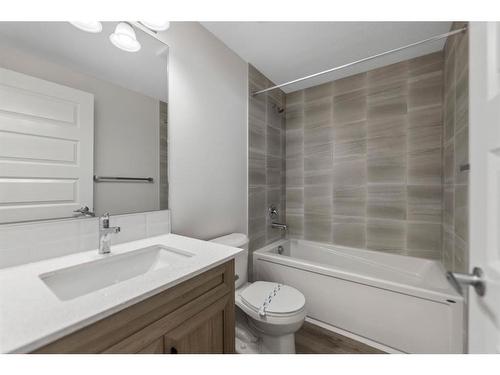 91 Cityline Heath Ne, Calgary, AB - Indoor Photo Showing Bathroom