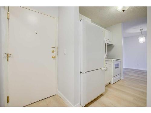 117-33 Arbour Grove Close Nw, Calgary, AB - Indoor Photo Showing Kitchen