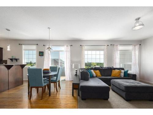 3 St. Andrews Close, Lyalta, AB - Indoor Photo Showing Living Room