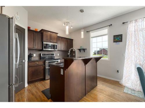 3 St. Andrews Close, Lyalta, AB - Indoor Photo Showing Kitchen