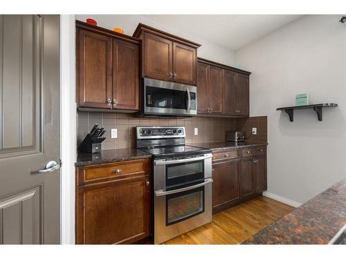 3 St. Andrews Close, Lyalta, AB - Indoor Photo Showing Kitchen