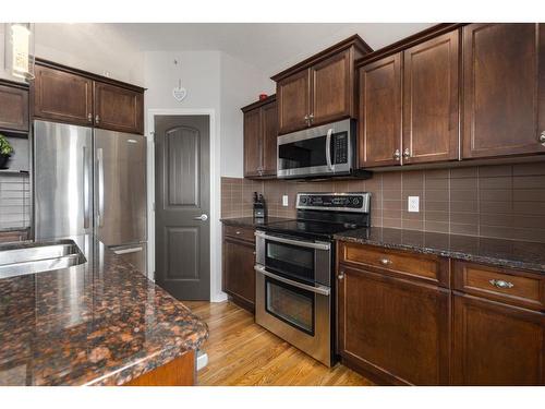 3 St. Andrews Close, Lyalta, AB - Indoor Photo Showing Kitchen