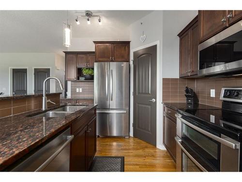 3 St. Andrews Close, Lyalta, AB - Indoor Photo Showing Kitchen With Double Sink With Upgraded Kitchen