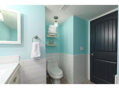 3 St. Andrews Close, Lyalta, AB - Indoor Photo Showing Bathroom