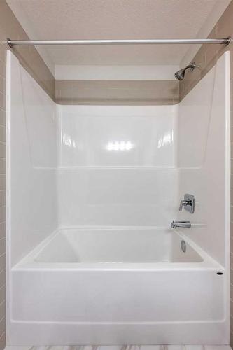 18 Amblefield Passage Nw, Calgary, AB - Indoor Photo Showing Bathroom