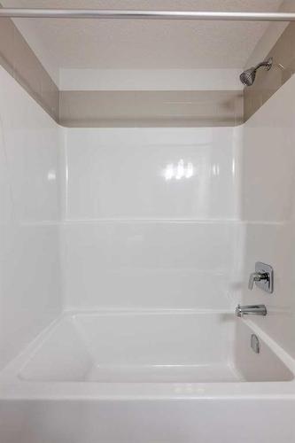 18 Amblefield Passage Nw, Calgary, AB - Indoor Photo Showing Bathroom