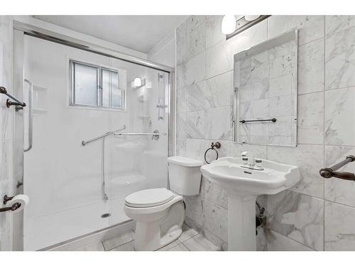 5728 Layzell Road Sw, Calgary, AB - Indoor Photo Showing Bathroom