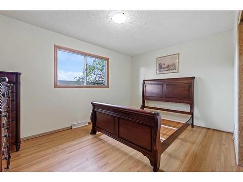 5728 Layzell Road Sw, Calgary, AB - Indoor