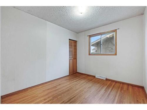 5728 Layzell Road Sw, Calgary, AB - Indoor Photo Showing Other Room