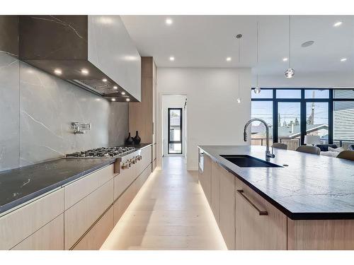 404 21 Avenue Nw, Calgary, AB - Indoor Photo Showing Kitchen With Upgraded Kitchen