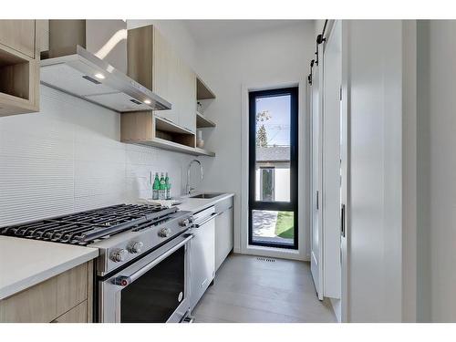 404 21 Avenue Nw, Calgary, AB - Indoor Photo Showing Kitchen With Upgraded Kitchen