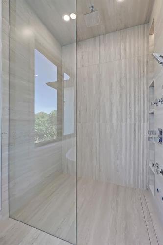 404 21 Avenue Nw, Calgary, AB - Indoor Photo Showing Bathroom