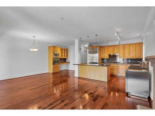 204-1235 Cameron Avenue Sw, Calgary, AB - Indoor Photo Showing Kitchen