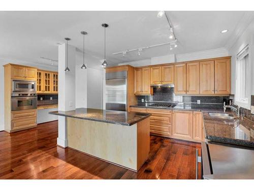 204-1235 Cameron Avenue Sw, Calgary, AB - Indoor Photo Showing Kitchen