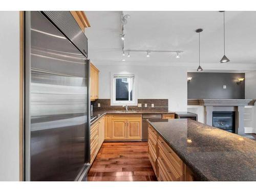 204-1235 Cameron Avenue Sw, Calgary, AB - Indoor Photo Showing Kitchen