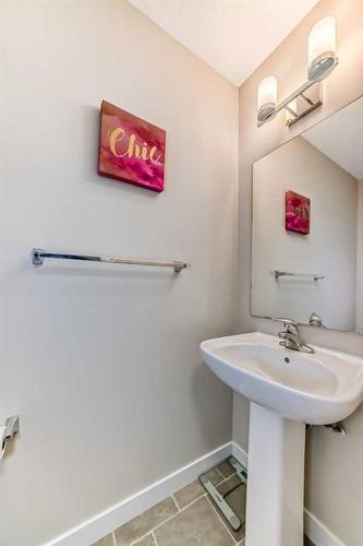 0037463783-133 Sage Hill Grove Nw, Calgary, AB - Indoor Photo Showing Bathroom