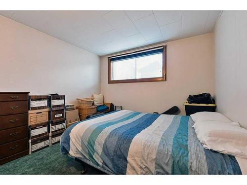 2811 19 Street Nw, Calgary, AB - Indoor Photo Showing Bedroom