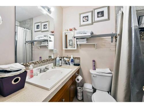 2811 19 Street Nw, Calgary, AB - Indoor Photo Showing Bathroom