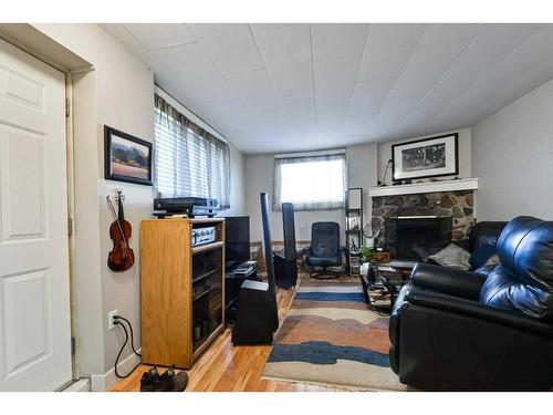 2811 19 Street Nw, Calgary, AB - Indoor Photo Showing Living Room With Fireplace