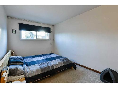 2811 19 Street Nw, Calgary, AB - Indoor Photo Showing Bedroom