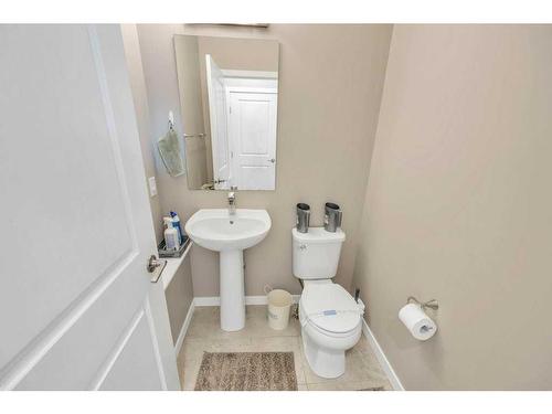 9 Masters Street Se, Calgary, AB - Indoor Photo Showing Bathroom