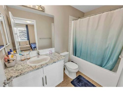 9 Masters Street Se, Calgary, AB - Indoor Photo Showing Bathroom