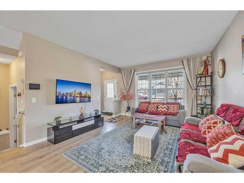 9 Masters Street Se, Calgary, AB - Indoor Photo Showing Living Room