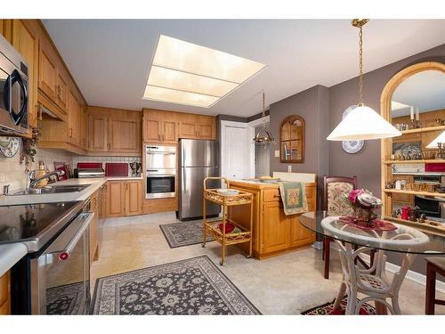 2410-720 13 Avenue Sw, Calgary, AB - Indoor Photo Showing Kitchen