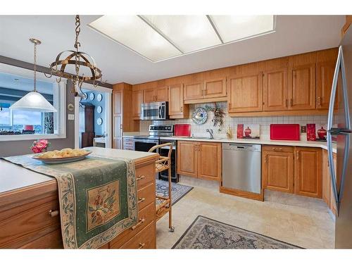 2410-720 13 Avenue Sw, Calgary, AB - Indoor Photo Showing Kitchen