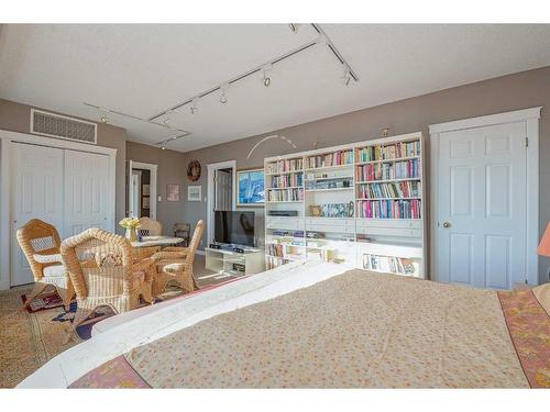 2410-720 13 Avenue Sw, Calgary, AB - Indoor Photo Showing Bedroom