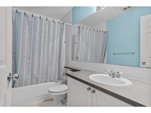 7-504 Banff Avenue, Banff, AB - Indoor Photo Showing Bathroom