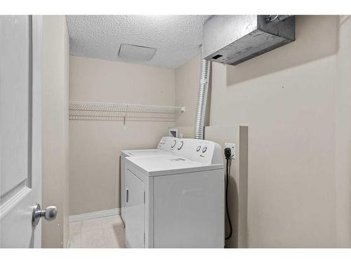 7-504 Banff Avenue, Banff, AB - Indoor Photo Showing Laundry Room