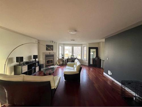 427 23 Avenue Nw, Calgary, AB - Indoor Photo Showing Living Room With Fireplace