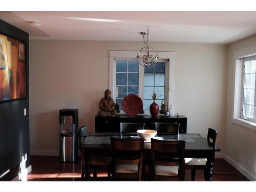 427 23 Avenue Nw, Calgary, AB - Indoor Photo Showing Dining Room