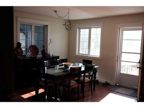 427 23 Avenue Nw, Calgary, AB - Indoor Photo Showing Dining Room