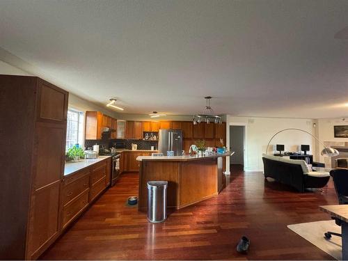 427 23 Avenue Nw, Calgary, AB - Indoor Photo Showing Kitchen