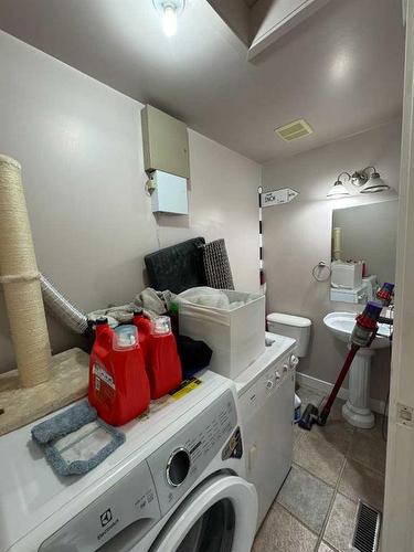 427 23 Avenue Nw, Calgary, AB - Indoor Photo Showing Laundry Room