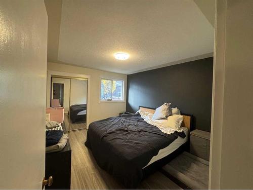 427 23 Avenue Nw, Calgary, AB - Indoor Photo Showing Bedroom