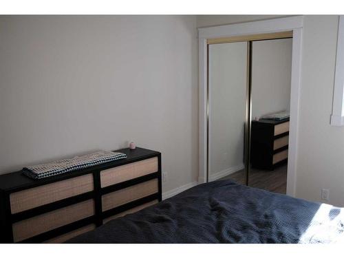 427 23 Avenue Nw, Calgary, AB - Indoor Photo Showing Bedroom