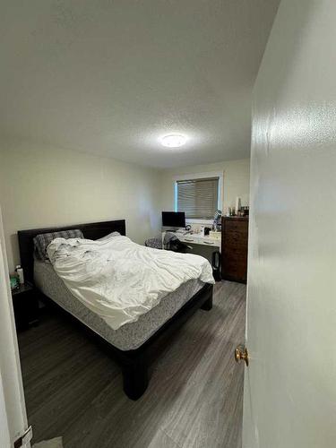 427 23 Avenue Nw, Calgary, AB - Indoor Photo Showing Bedroom