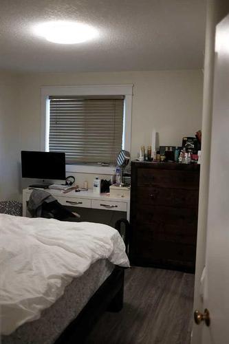 427 23 Avenue Nw, Calgary, AB - Indoor Photo Showing Bedroom