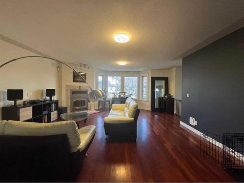 427 23 Avenue Nw, Calgary, AB - Indoor Photo Showing Living Room With Fireplace