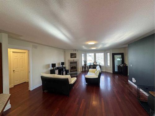 427 23 Avenue Nw, Calgary, AB - Indoor With Fireplace