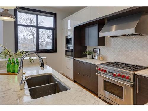 1603 23 Street Nw, Calgary, AB - Indoor Photo Showing Kitchen With Double Sink With Upgraded Kitchen