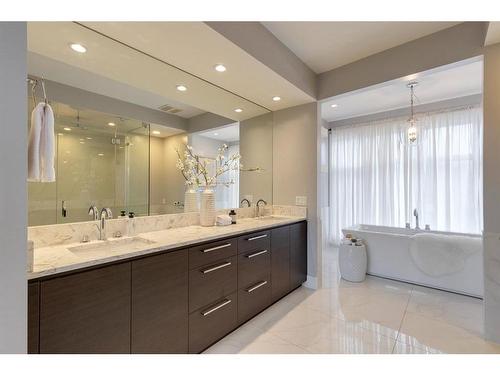 1603 23 Street Nw, Calgary, AB - Indoor Photo Showing Bathroom